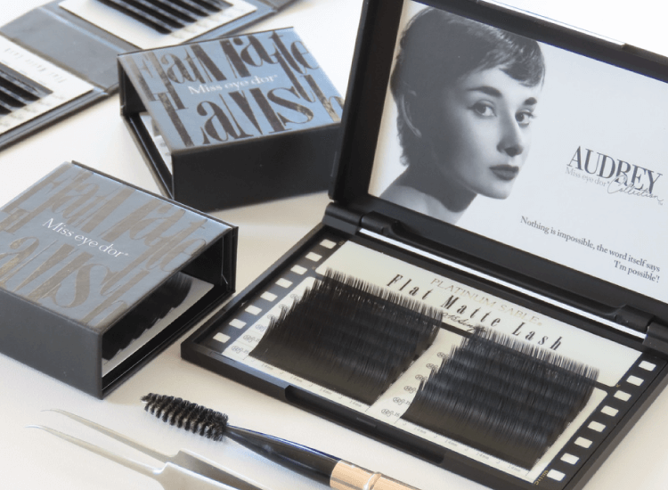 まつ毛事業写真